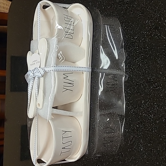 Rae Dunn Other - 😋Rae Dunn Serveware w/Tray